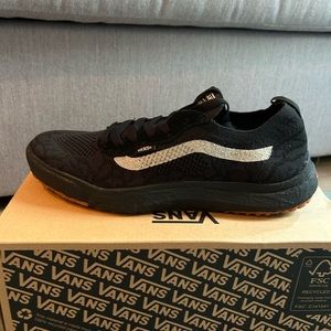 NWOT Ultrarange VR3 black Vans